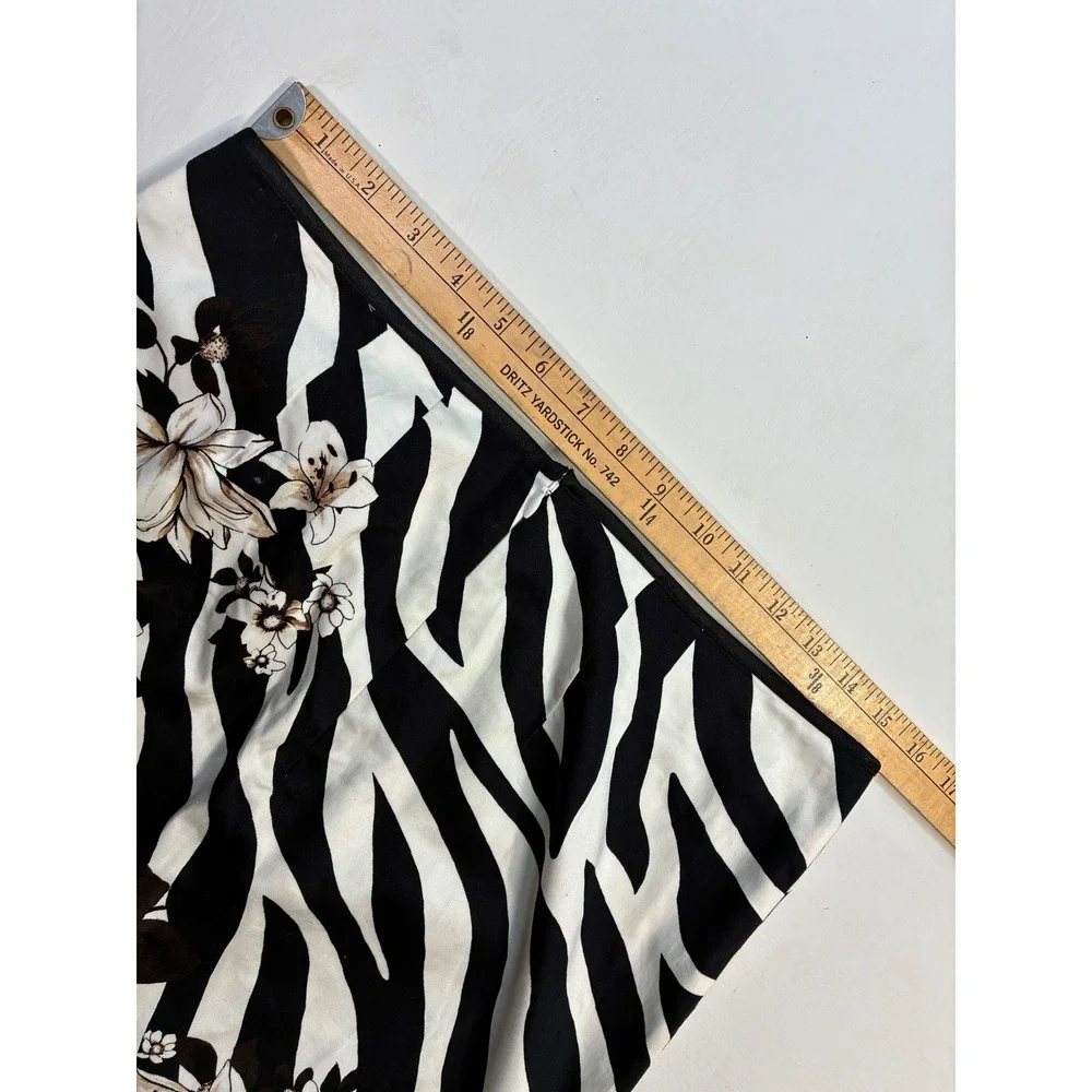 White House Black Market striking skirt